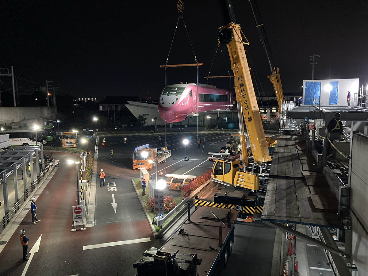 車両吊り上げ作業の様子