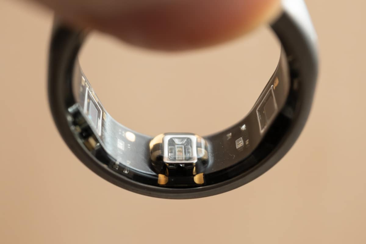 内側のセンサー部分。樹脂で覆われているので凸部の異物感はあまり感じません