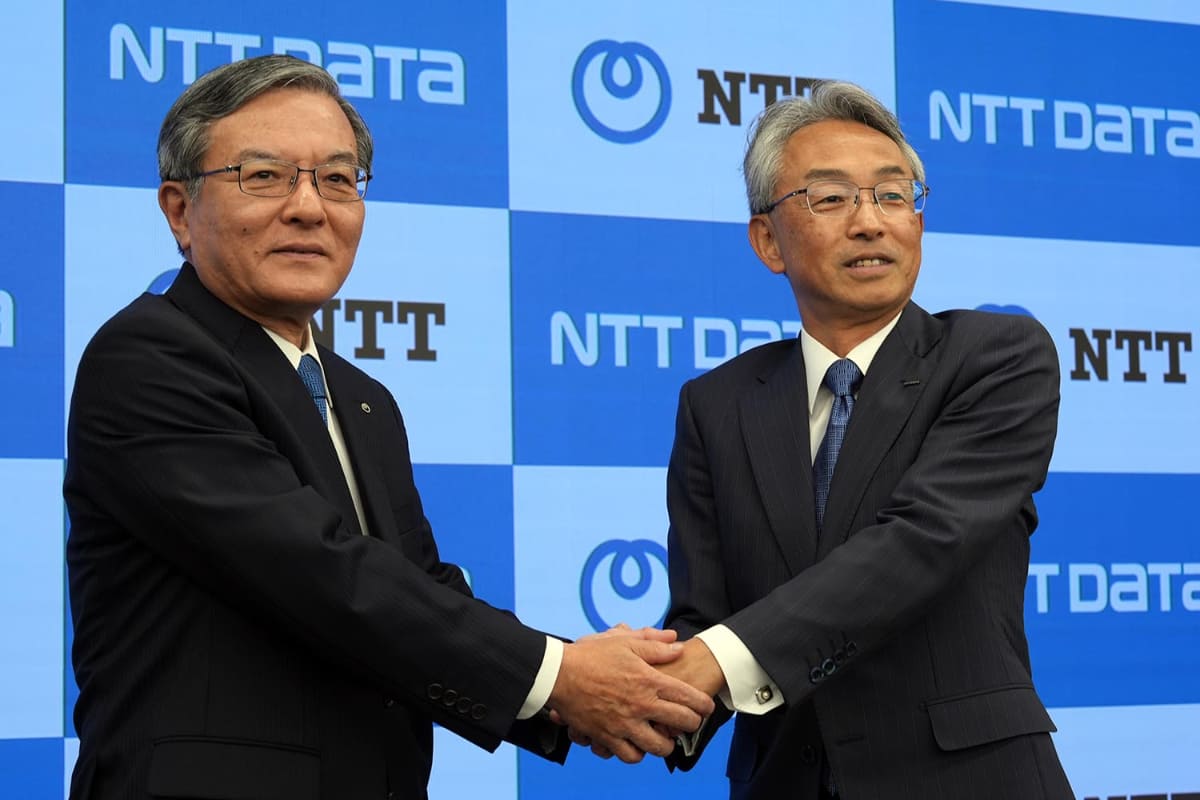 NTT 島田明社長(左)とNTTデータグループ 佐々木 裕社長(右)