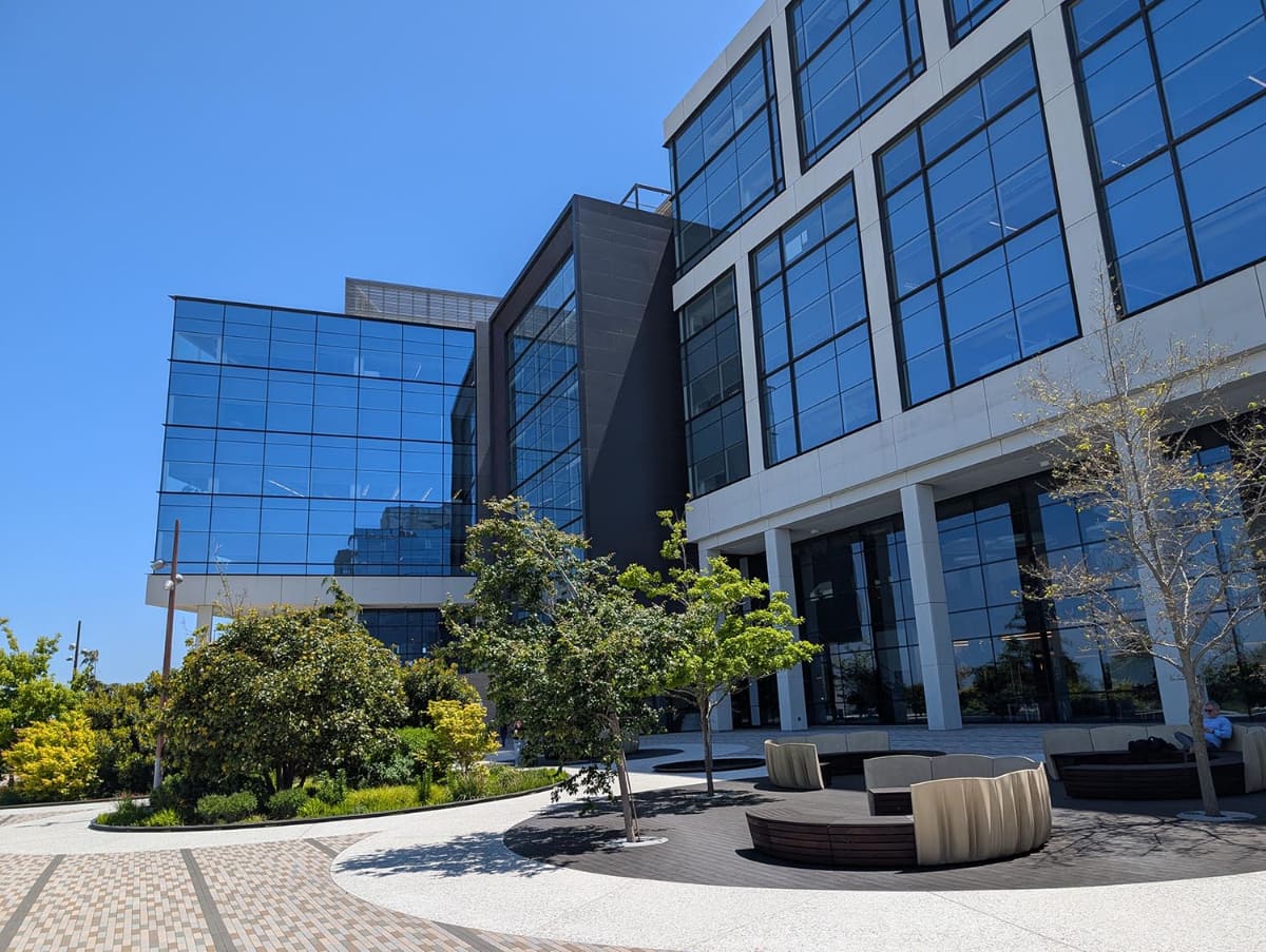 米カリフォルニア州サウスサンフランシスコのオイスターポイントにあるStripe本社