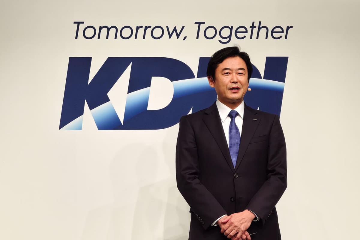 発表会に登壇した、KDDI・松田浩路社長