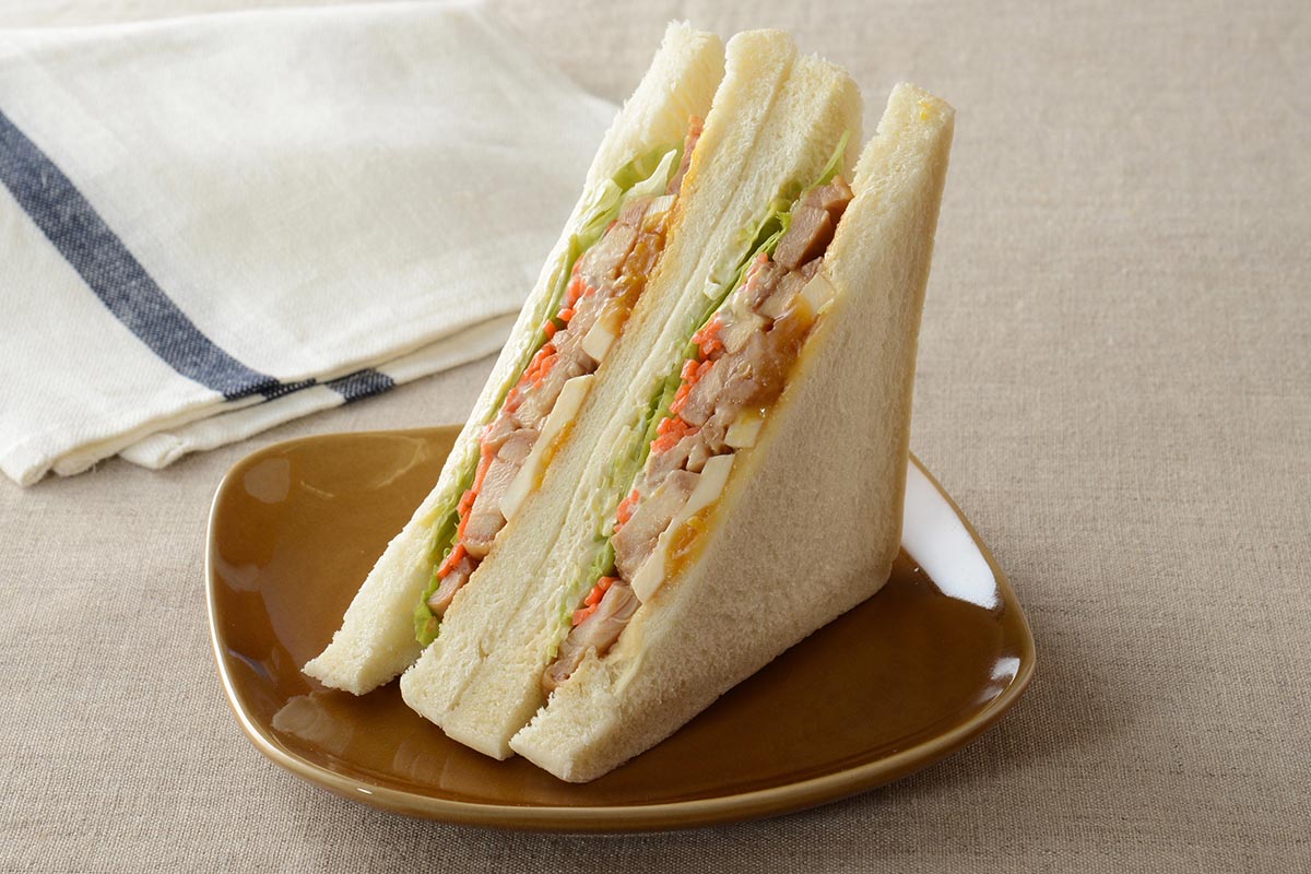 大きなサンドイッチ 野菜照焼チキン