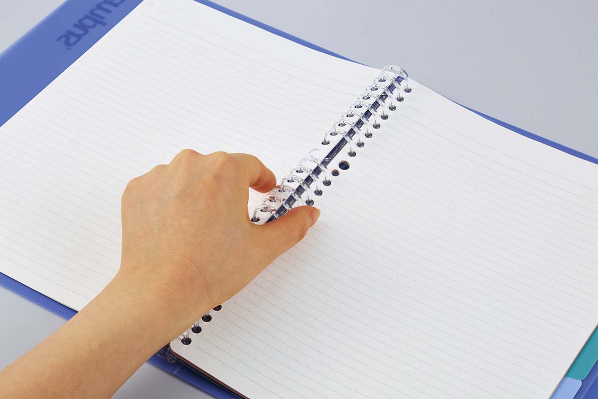 閉じる際は中央のリング群を閉じるようにつまむ