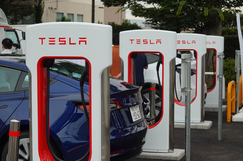 2023年にファミマに設置されたテスラのスーパーチャージャー