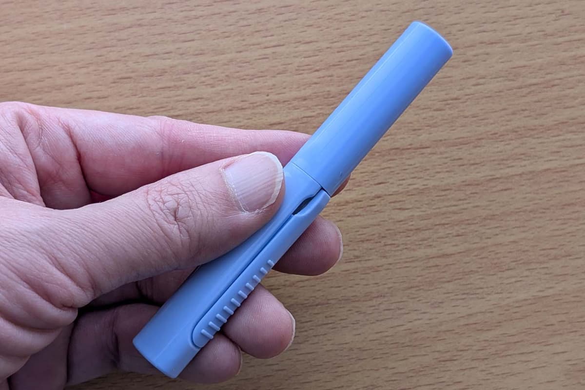 プラスの「フィットカットカーブ ツイッギー ポーチサイズ(SC-100P)」