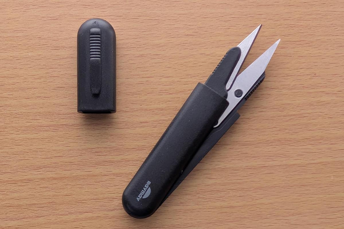 キャップを外した状態。刃先は結構、鋭いです