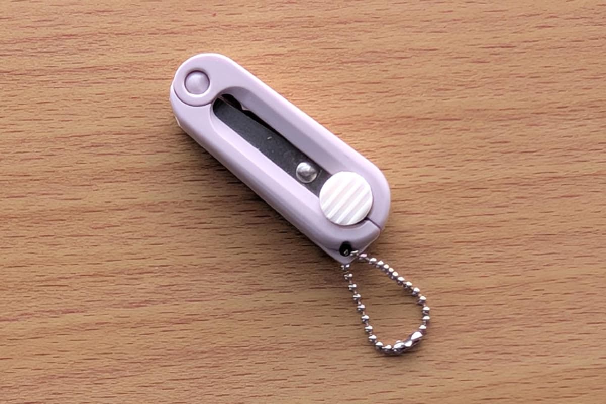 刃を収納した状態では、はさみとは気付かないかもしれません