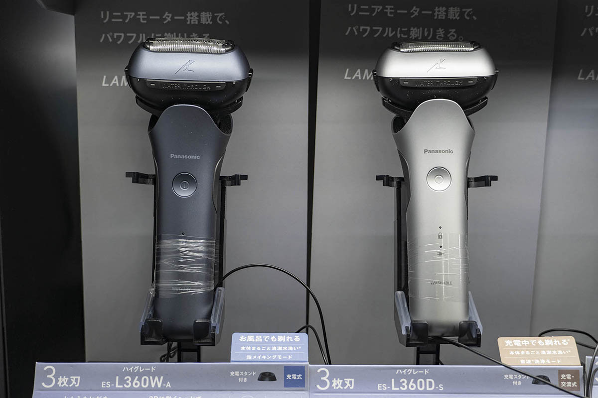 パナソニック ラムダッシュ3。左は風呂でも使えるES-L360W(16,080円)、右は充電しながら使えるES-L360D(16,880円)