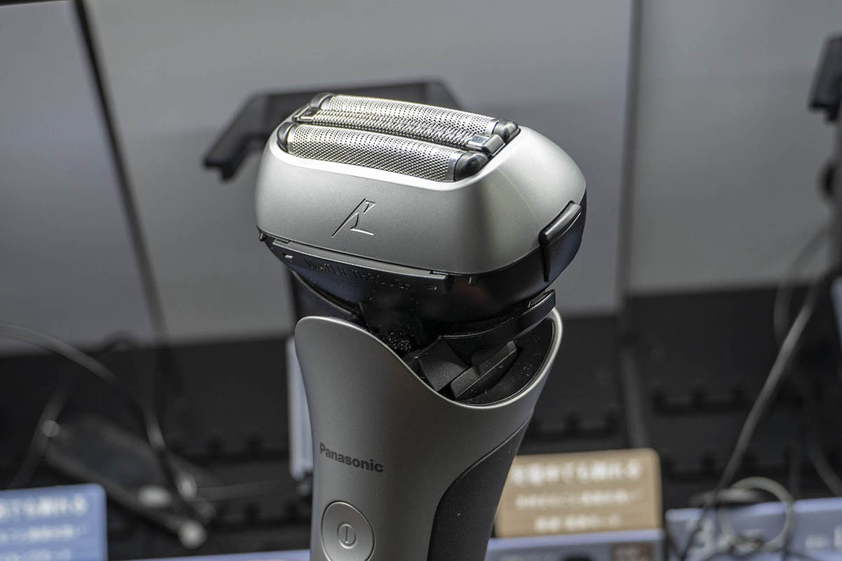 3Dに動くヘッドで肌に密着してシェービングできる