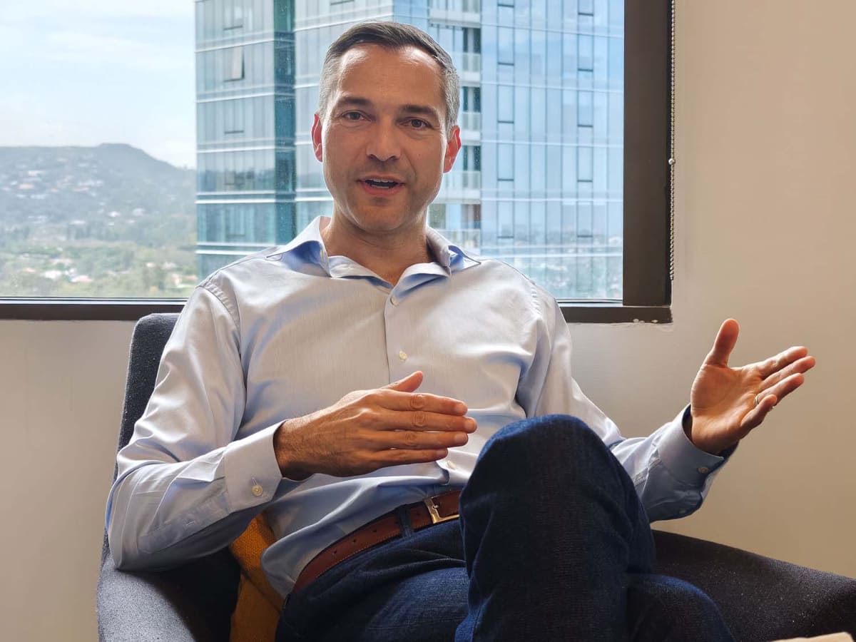 Airbnbの共同設立者で、同社最高戦略責任者(CSO)のネイサン・ブレチャージク氏