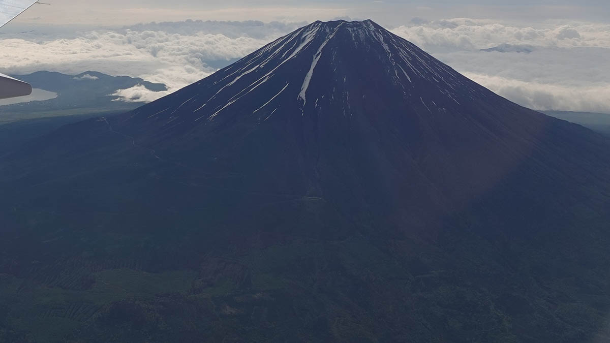 5月後半になると、頂上の冠雪がかなり消える