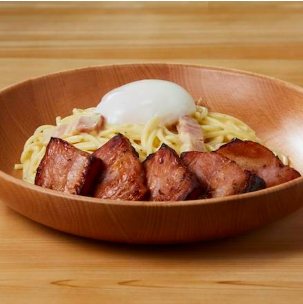 「スパゲッティの小屋」のカルボナーラベーコン+半熟卵