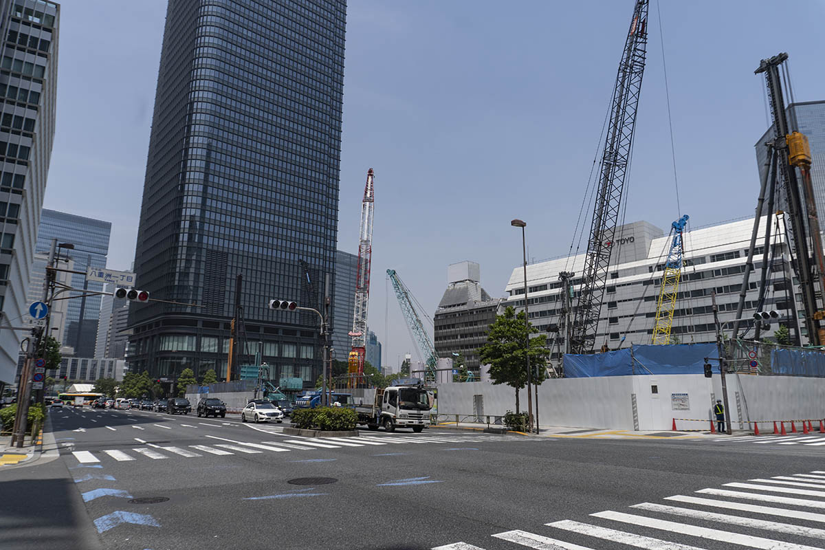 TOKYO TORCHの逆側の八重洲一丁目交差点から見た呉服橋プロジェクトや常盤橋タワー