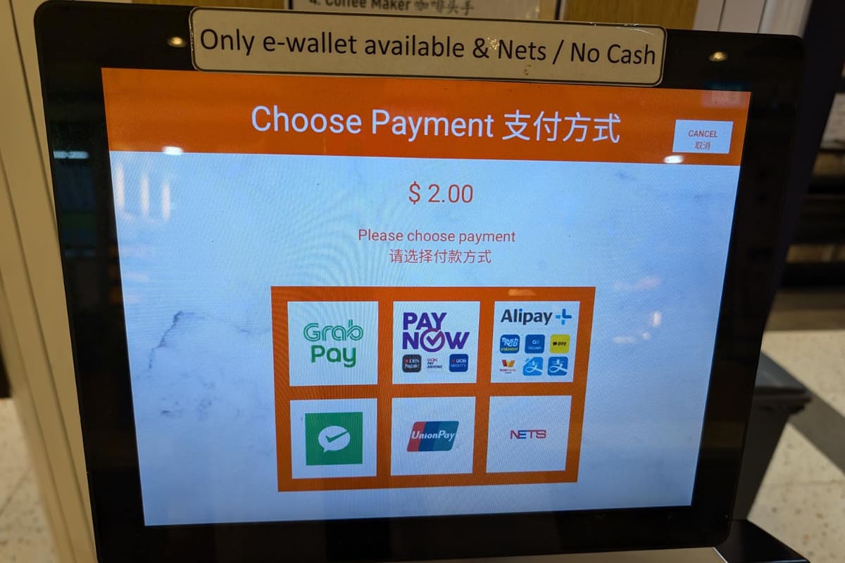 トップアップ可能なキャッシュレス決済の一覧。ほとんどの日本人にとって、1つも対応できる決済手段を持っていないと思われる