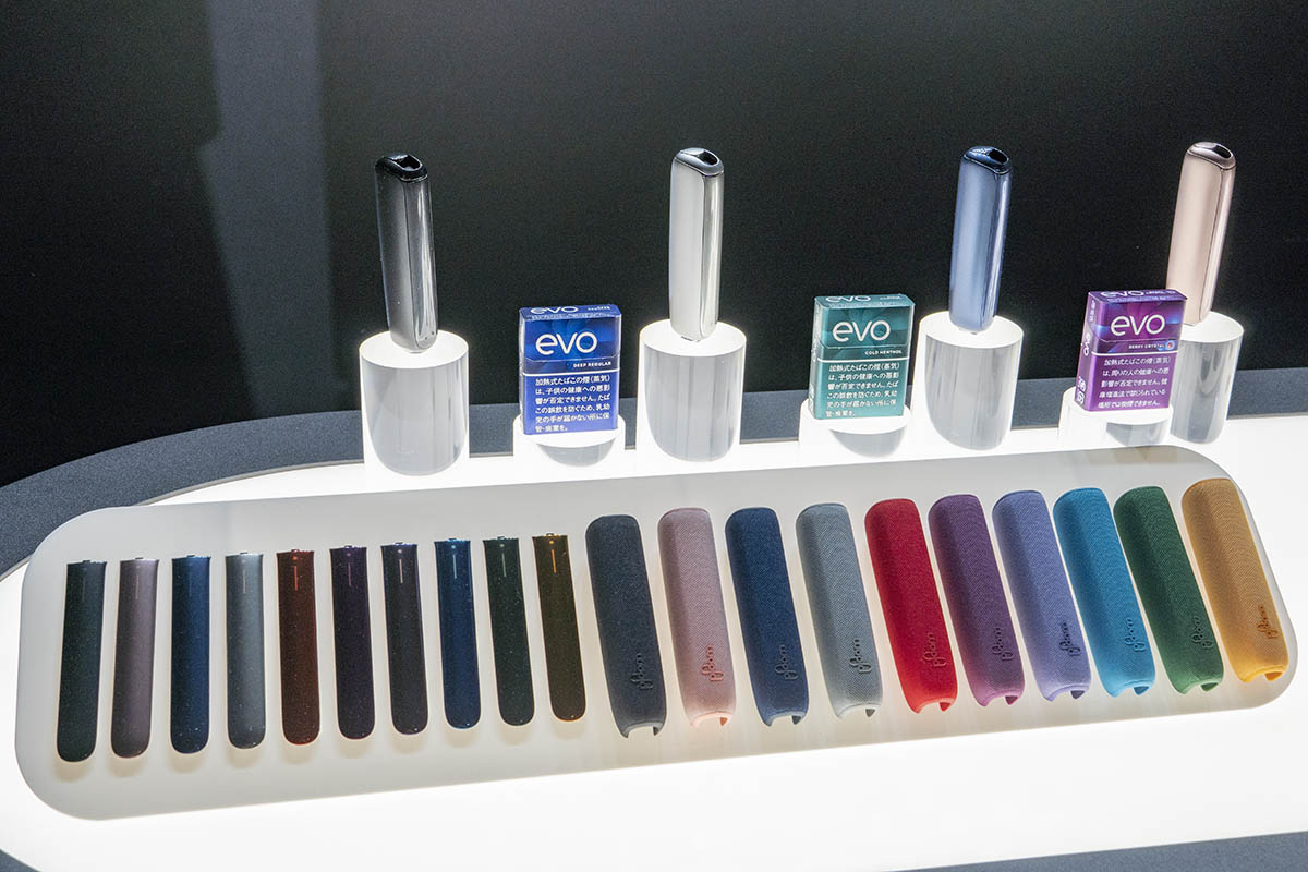 プルーム・オーラとフロントパネル、ファブリック・バックカバーのラインアップ