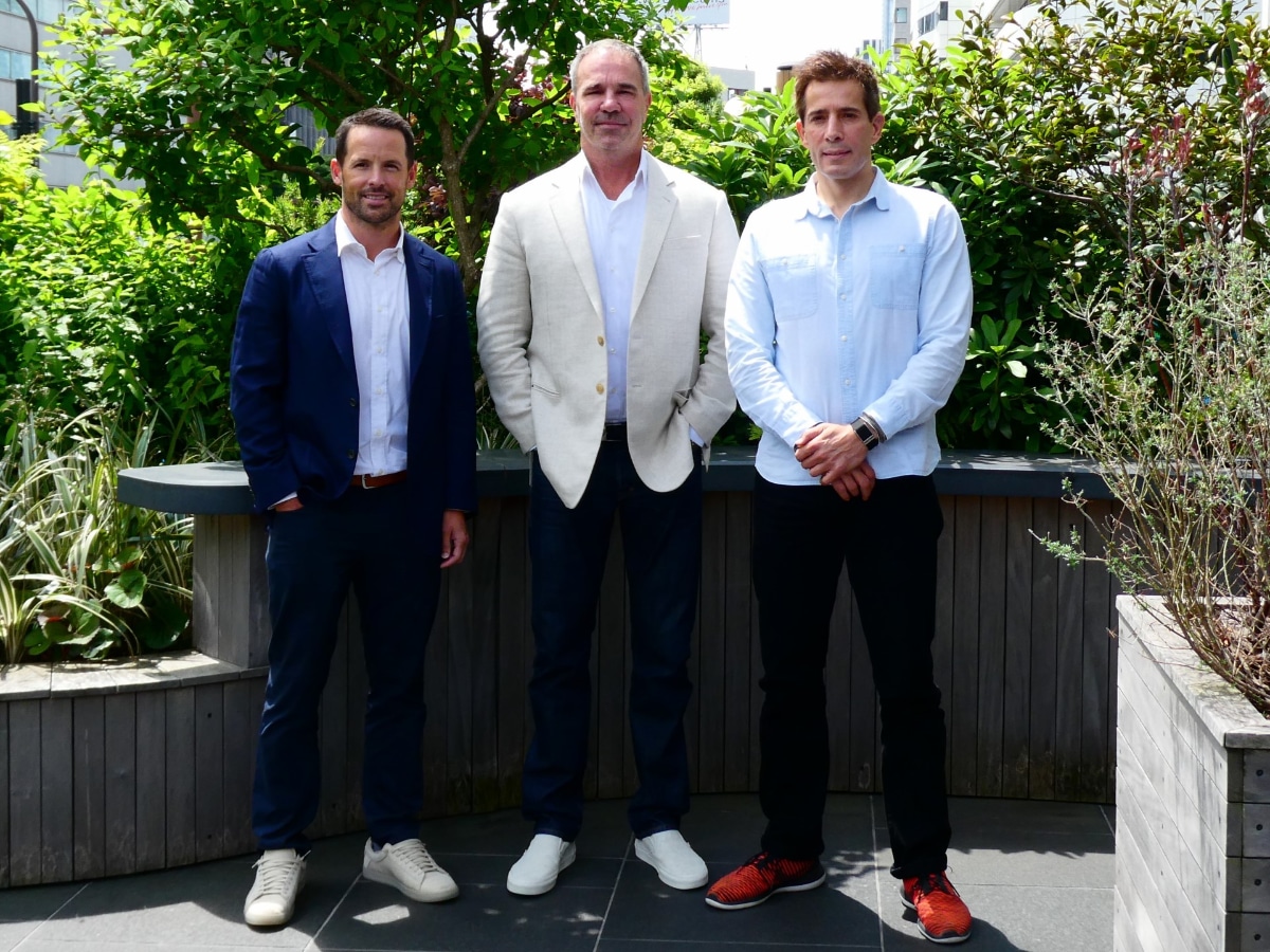 左から、共同創業者兼CEOウォルター・ドライバー氏、最高収益責任者(CRO)のティム・オブライエン氏、共同CEO ハビエル・フェレイラ氏