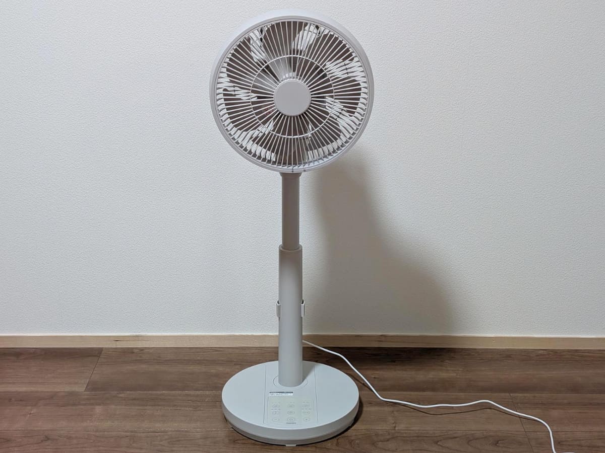 もっとも高くした状態(高さ85cm)。ボタンひとつで簡単に高くできます