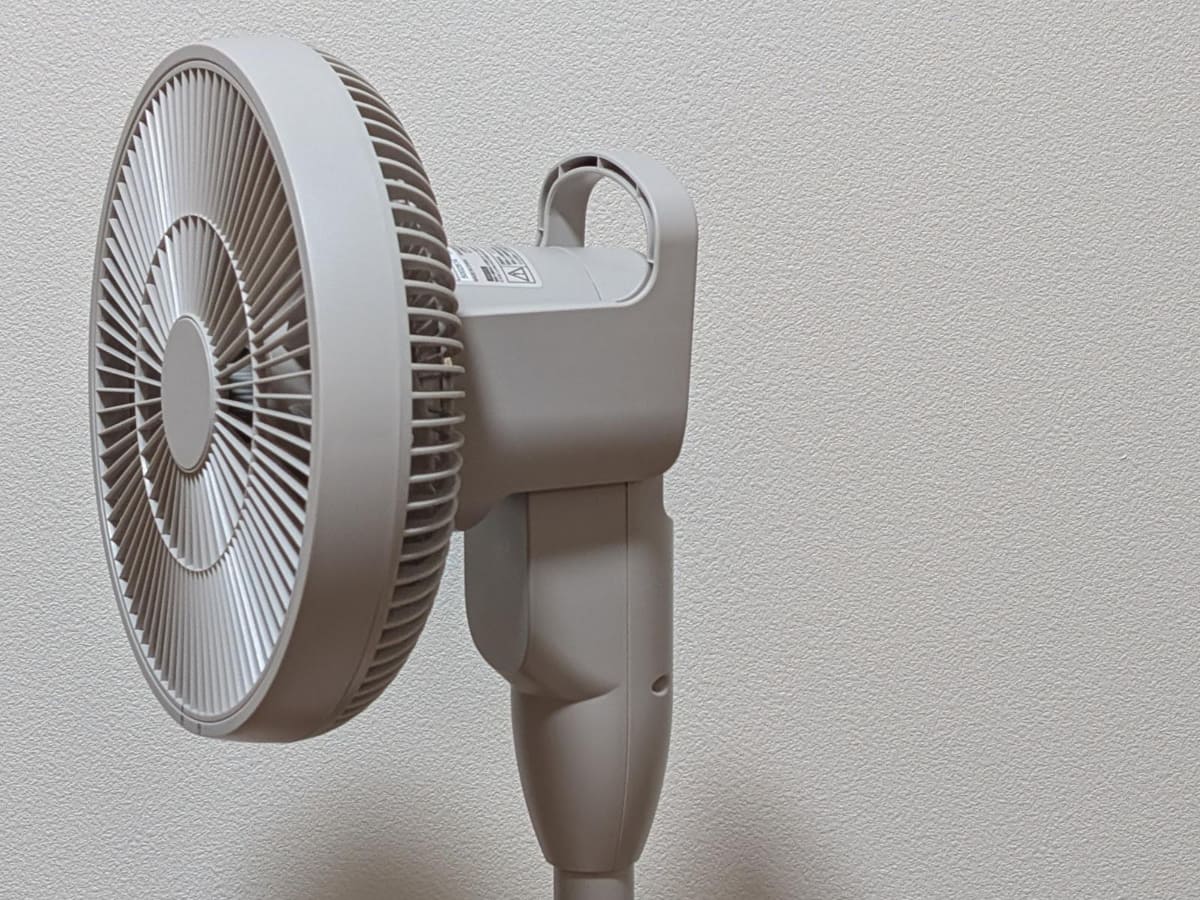 水平方向の可動範囲は最大110度と広め