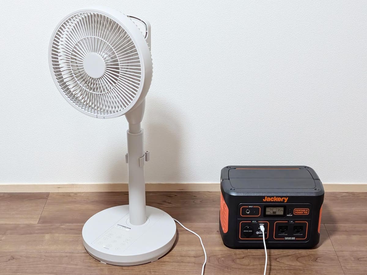 もちろんポータブル電源でも駆動可能。出力20W以上、かつ20V対応のUSB Type-Cポートがあればそのまま差し込めます