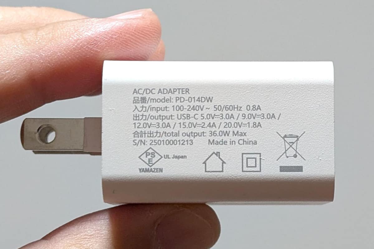 「20.0V=1.8A」とあることから、必要な20Vに対応していることが分かります