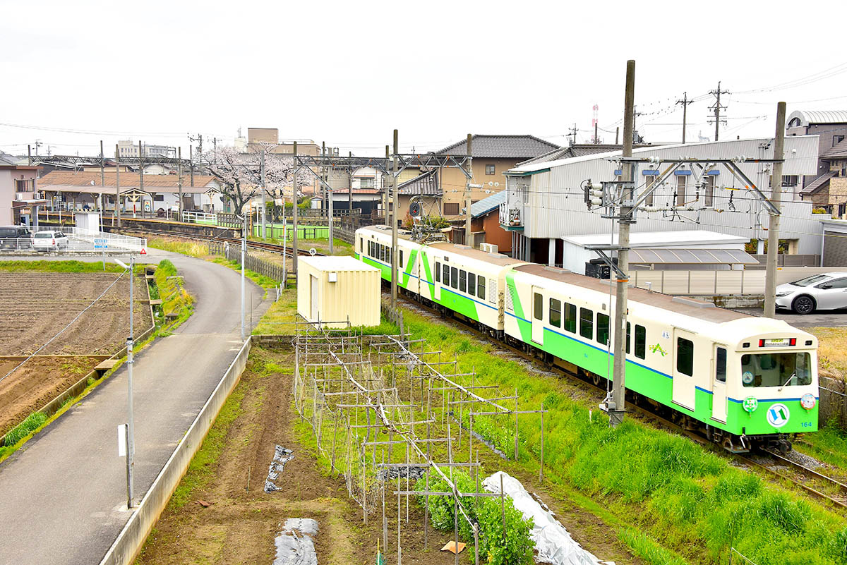 日永駅を出発して、西日野駅へと走る電車