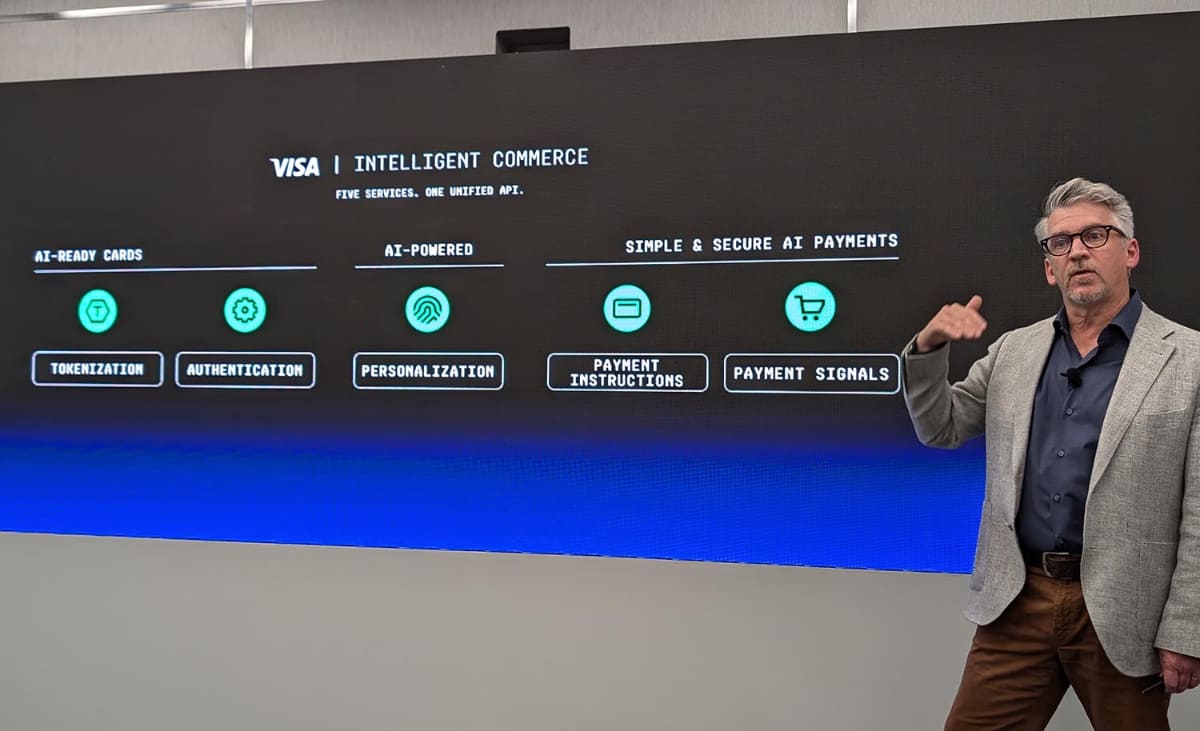 AIエージェント上の決済で必要な要素を説明するForestell氏