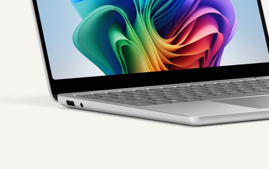 インターフェースは左側はUSB-A 3.1とイヤフォンジャック、反対側にはUSB 3.2 Type-Cを2ポート搭載