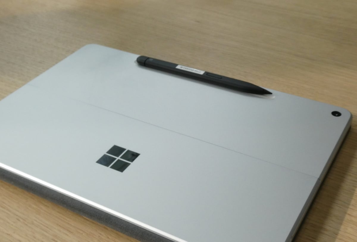 Surface Slim Penを磁石で取り付けられる