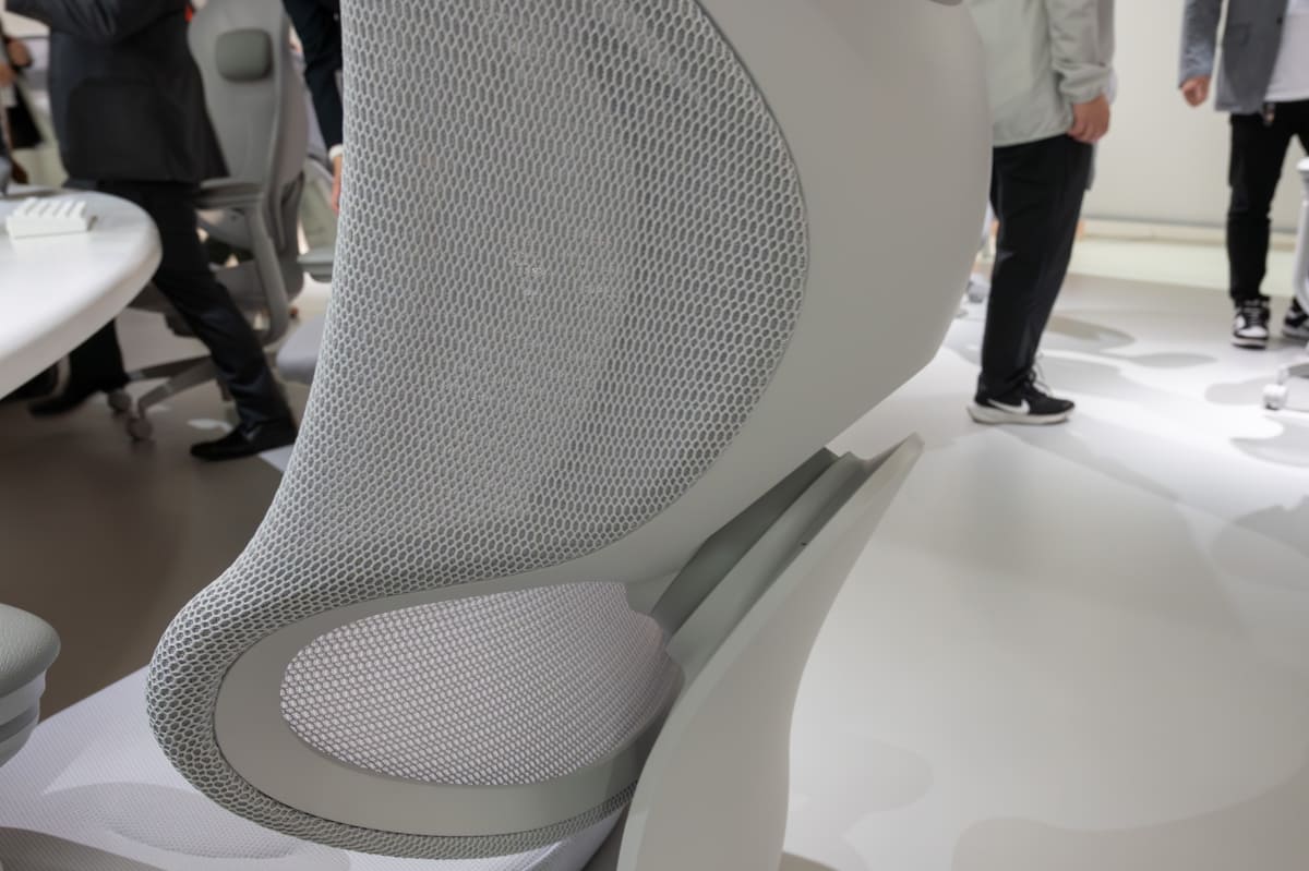 背もたれは左右のフレームをなくした「3Dハンモックメッシュ」。こちらにも3Dウルトラオートフィット機構が搭載されている