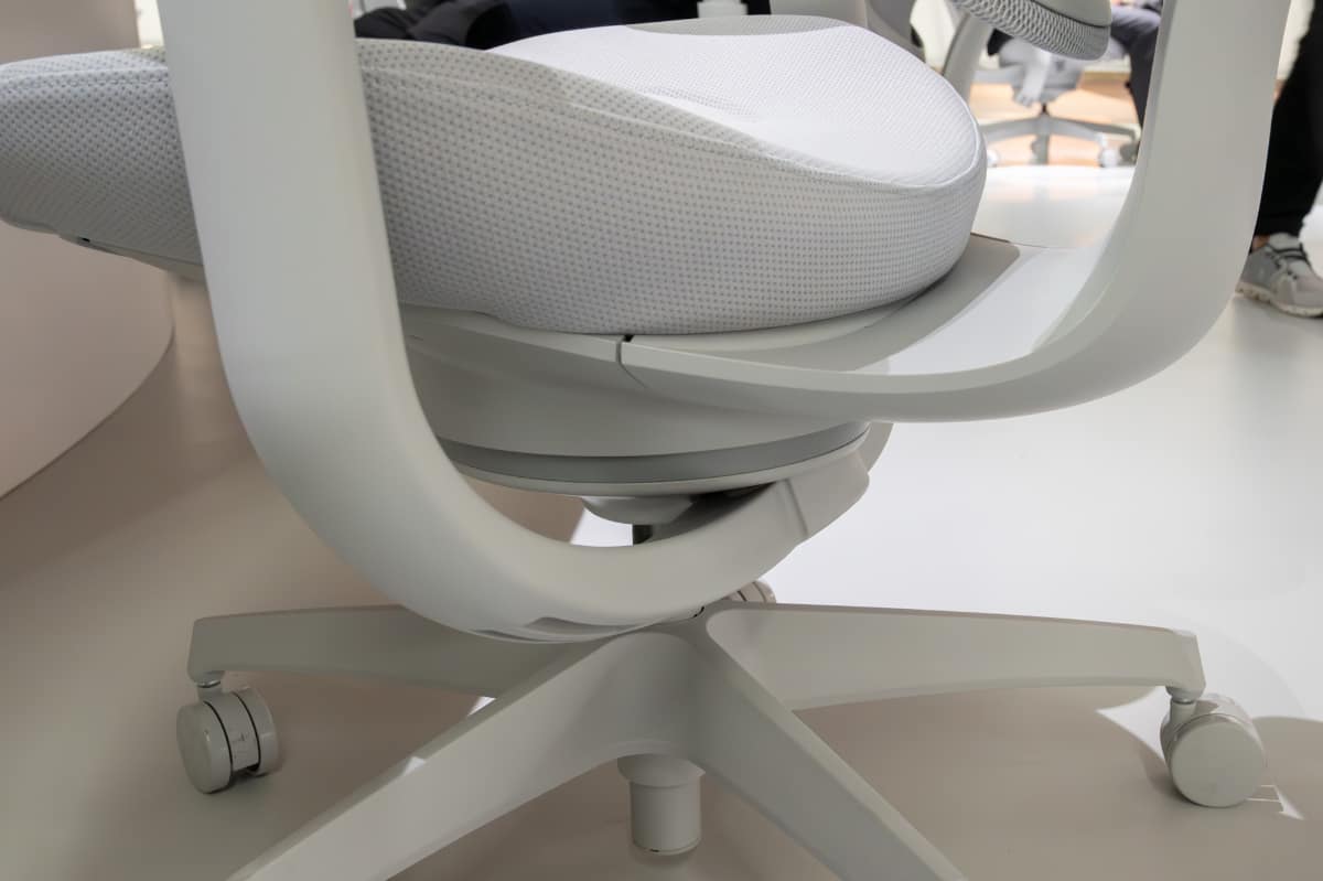 濃いグレーのパーツがトリプルグライディングを実現する3Dウルトラオートフィット機構