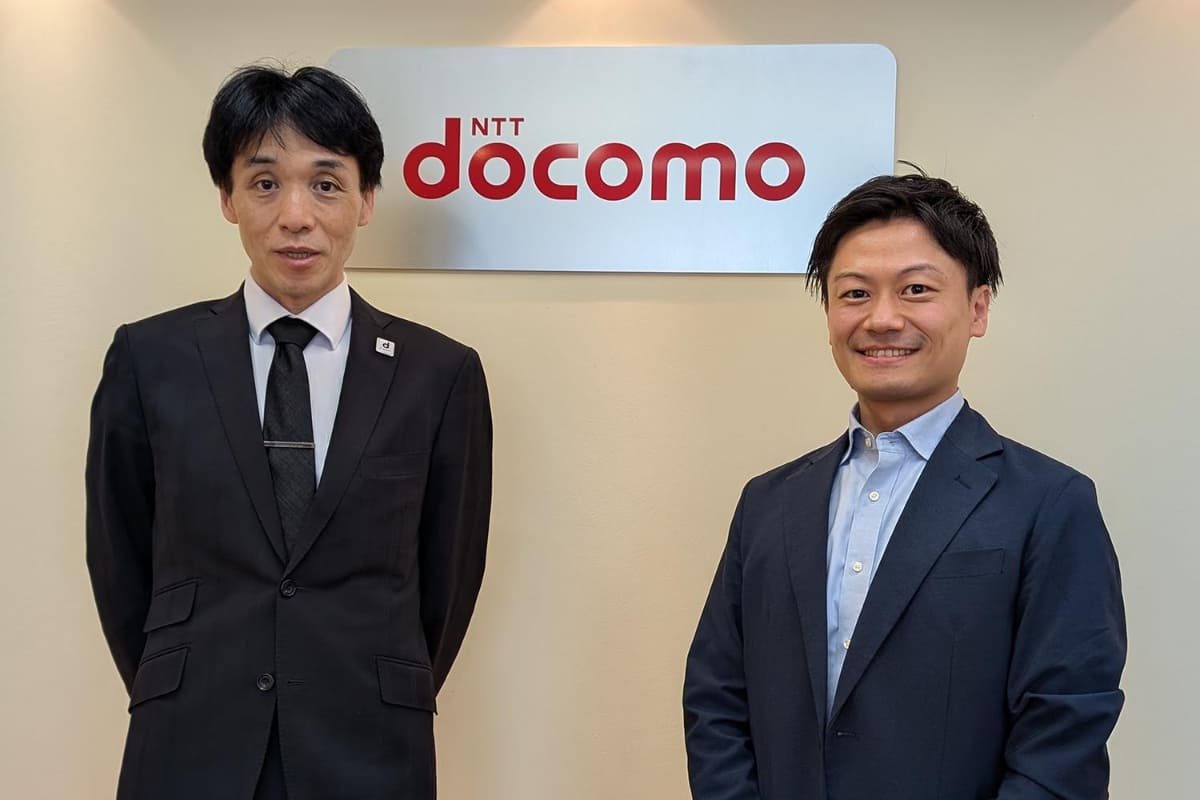 NTTドコモ コンシューマサービスカンパニークレジットサービス部長の鈴木貴久彦氏(左)と同部クレジットサービス戦略 戦略担当課長の木川真孝氏(右)
