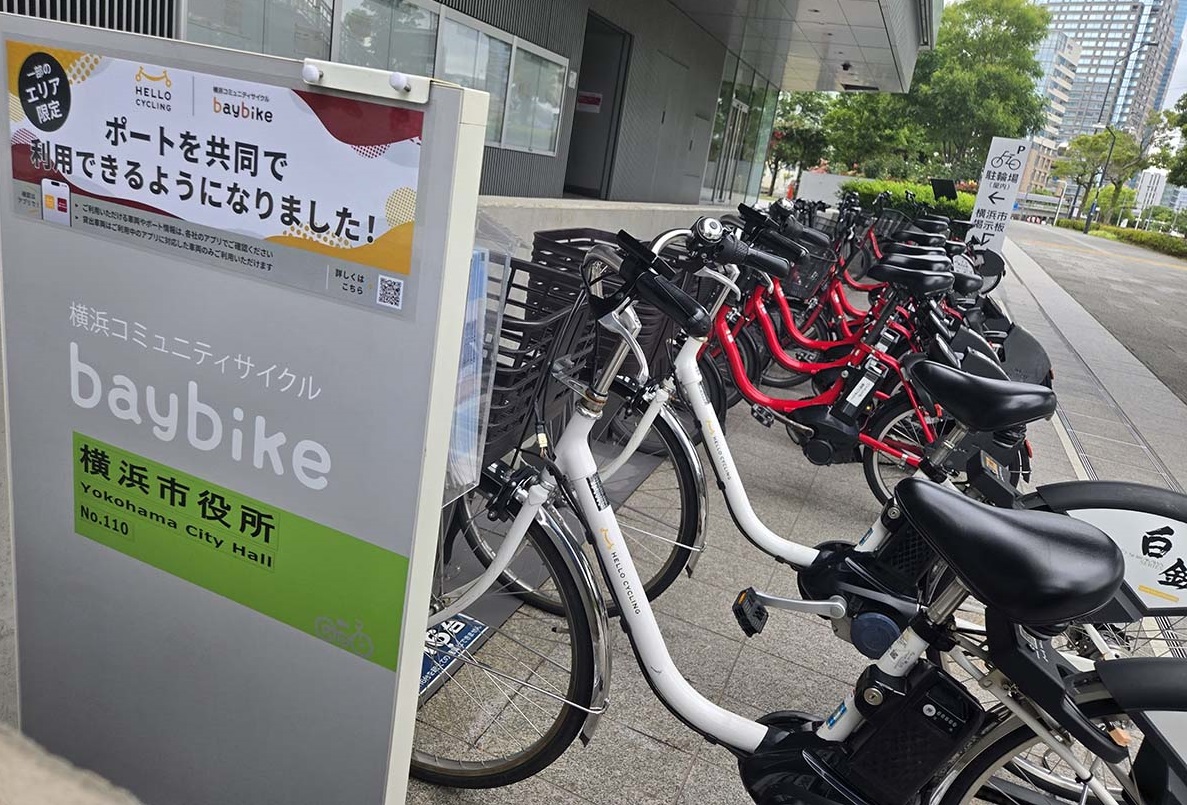 共同ポートとなった横浜市役所のポート。手前にHELLO CYCLING、奥にbaybikeが並んでいた
