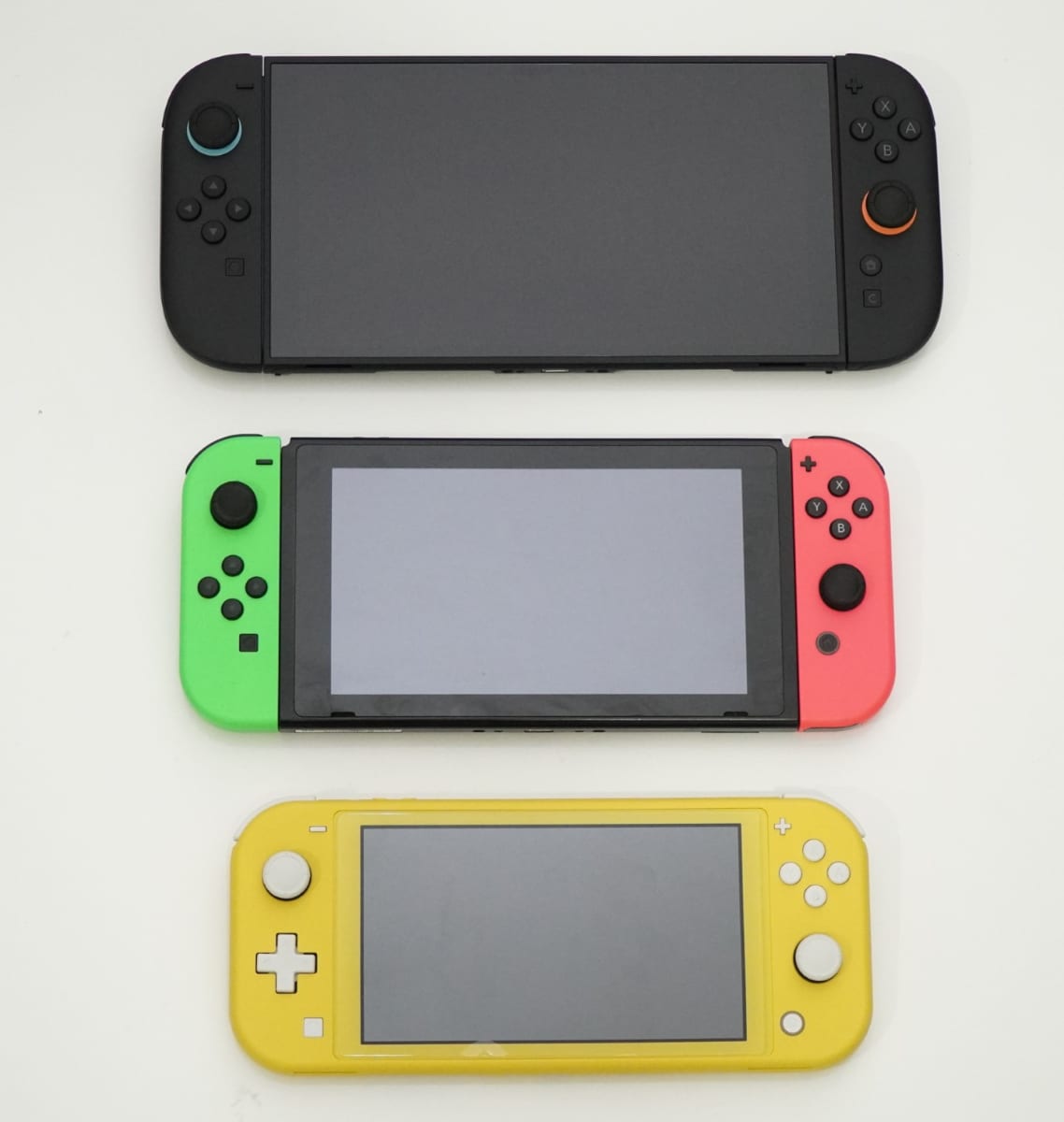 上からSwitch 2、初代Switch、Switch Lite