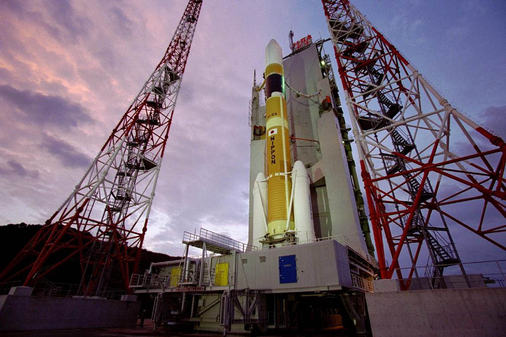 2001年打上げ前に射場に移動したH-IIAロケット試験機1号機(Credit: JAXA)