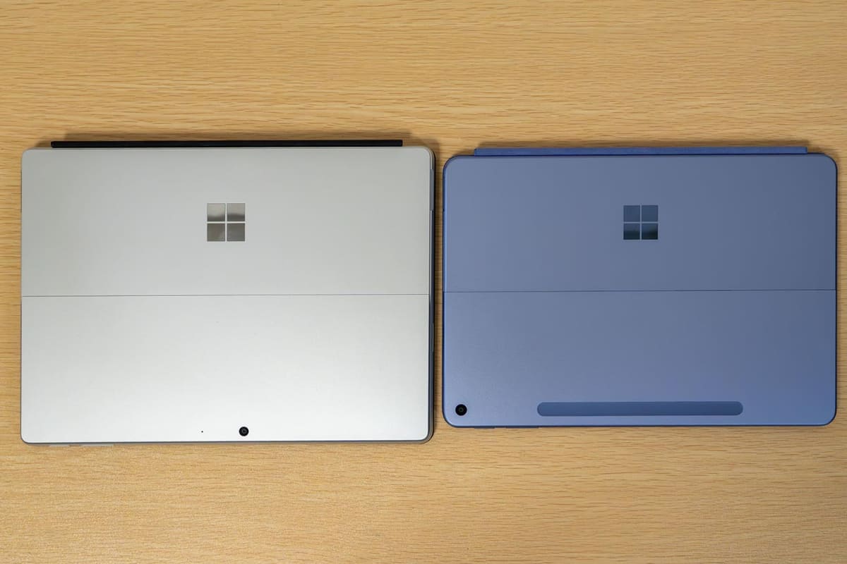 左がSurface Laptop 13インチ、右がSurface Pro 12インチ