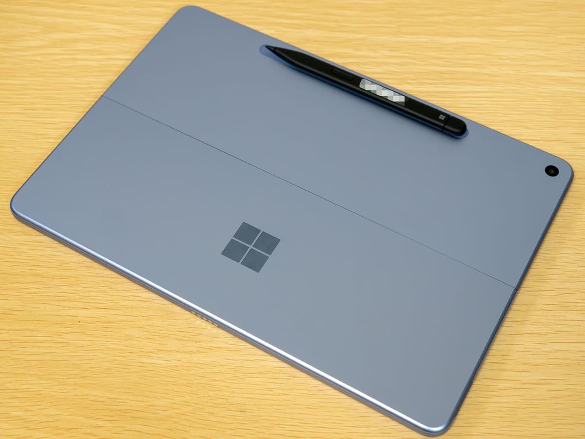 Surface Pro 12インチのペンは本体の裏につける形に