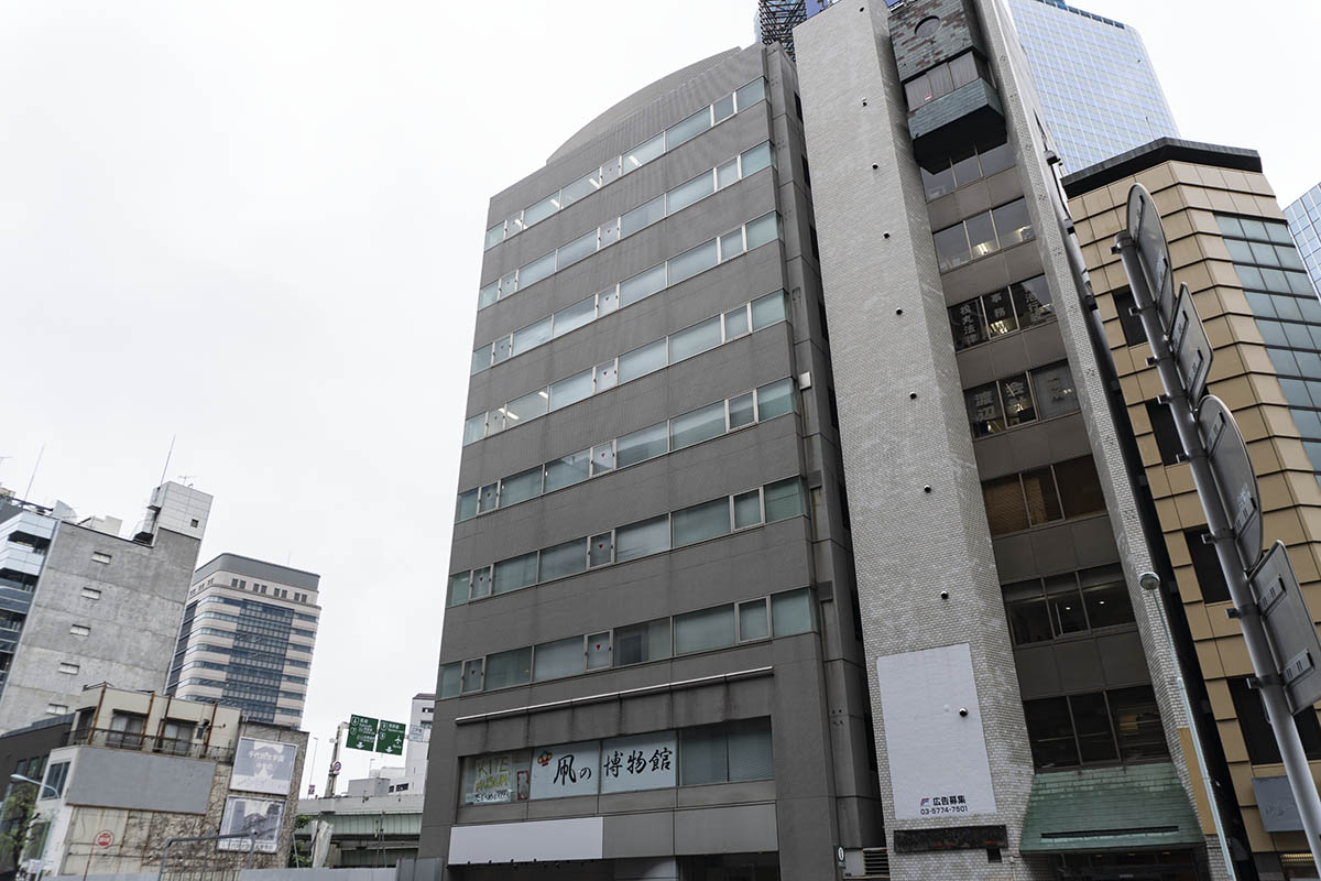 室町NSビル(写真中央)。日本橋室町一丁目地区再開発エリア内に位置する
