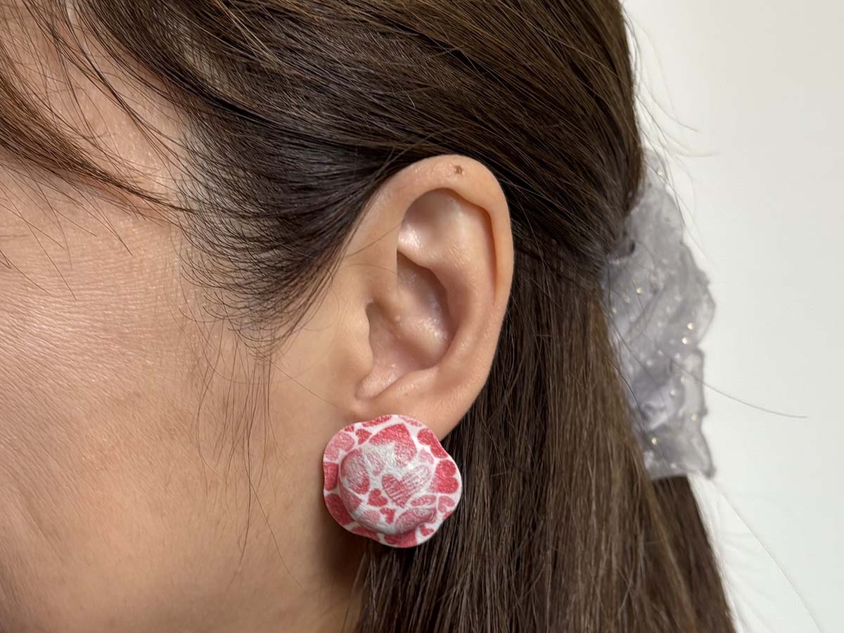 「RelaxQ ほっとイヤリング」花びら型