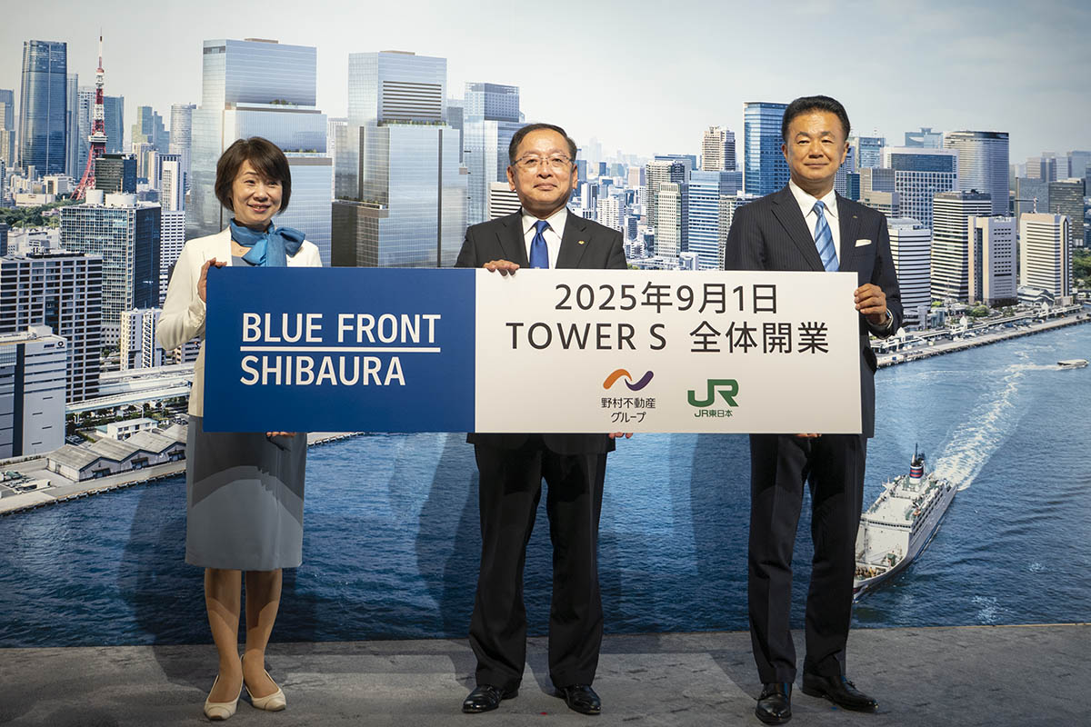 左から、JR東日本 常務取締役 中川晴美氏、野村不動産ホールディングス 代表取締役社長 新井聡氏、野村不動産 代表取締役社長 松尾大作氏