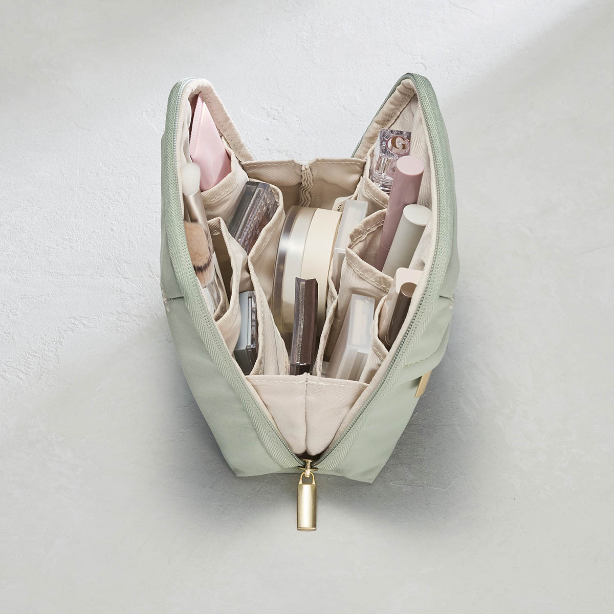 トラベルポーチ