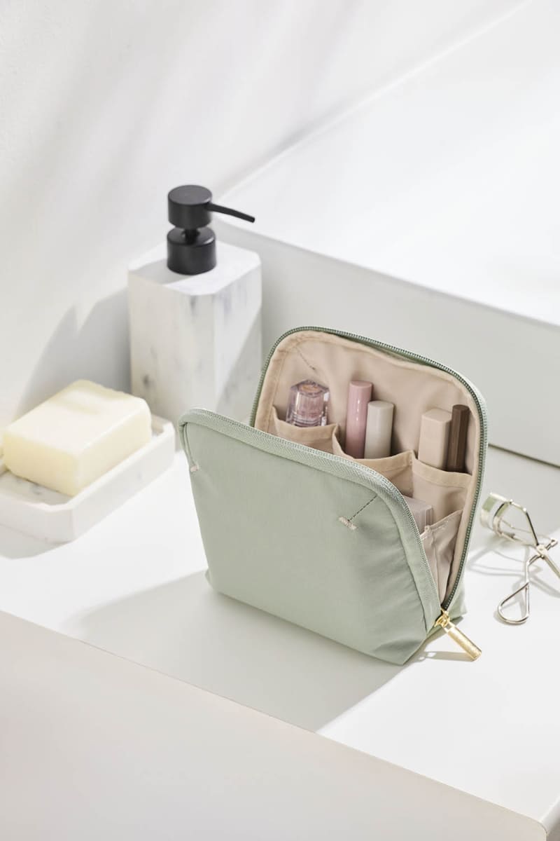 トラベルポーチ