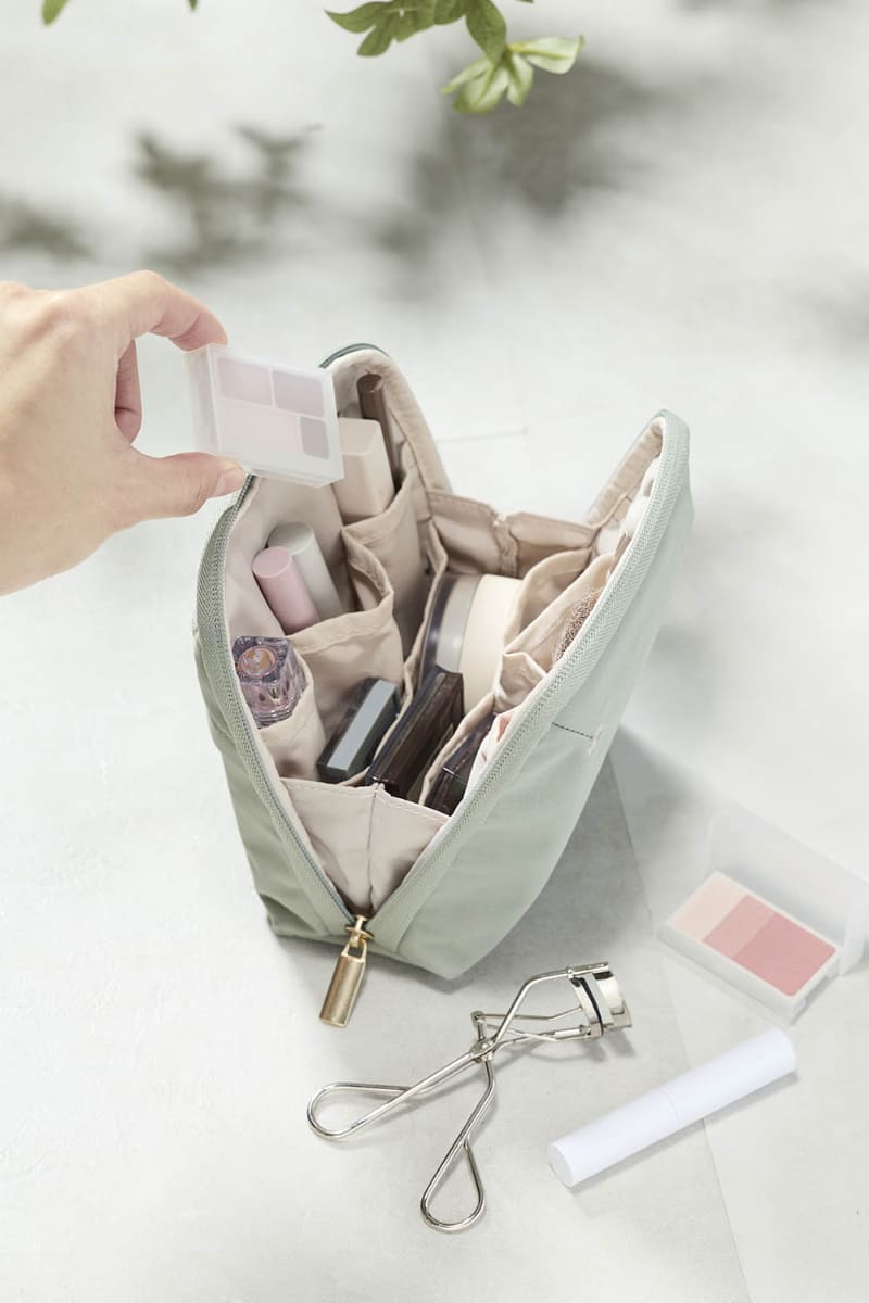 トラベルポーチ