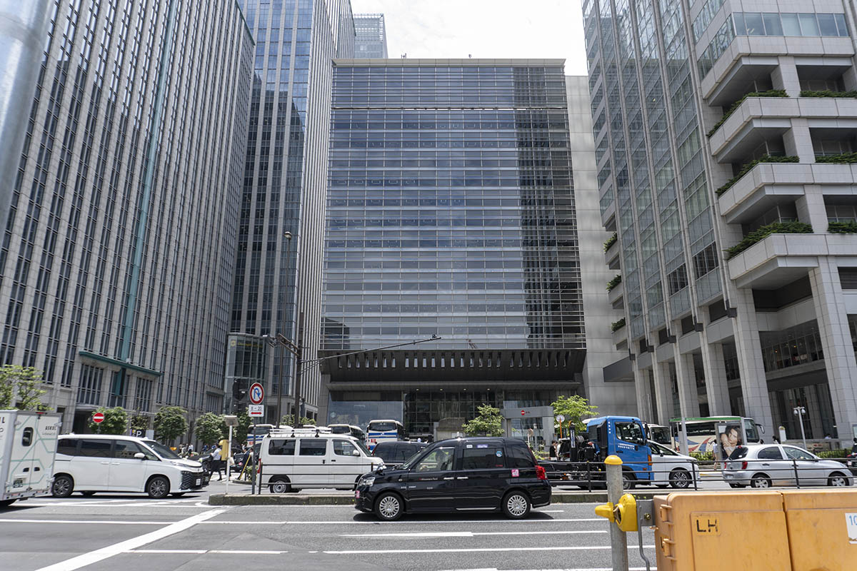 現場の目の前に東京駅日本橋口がある