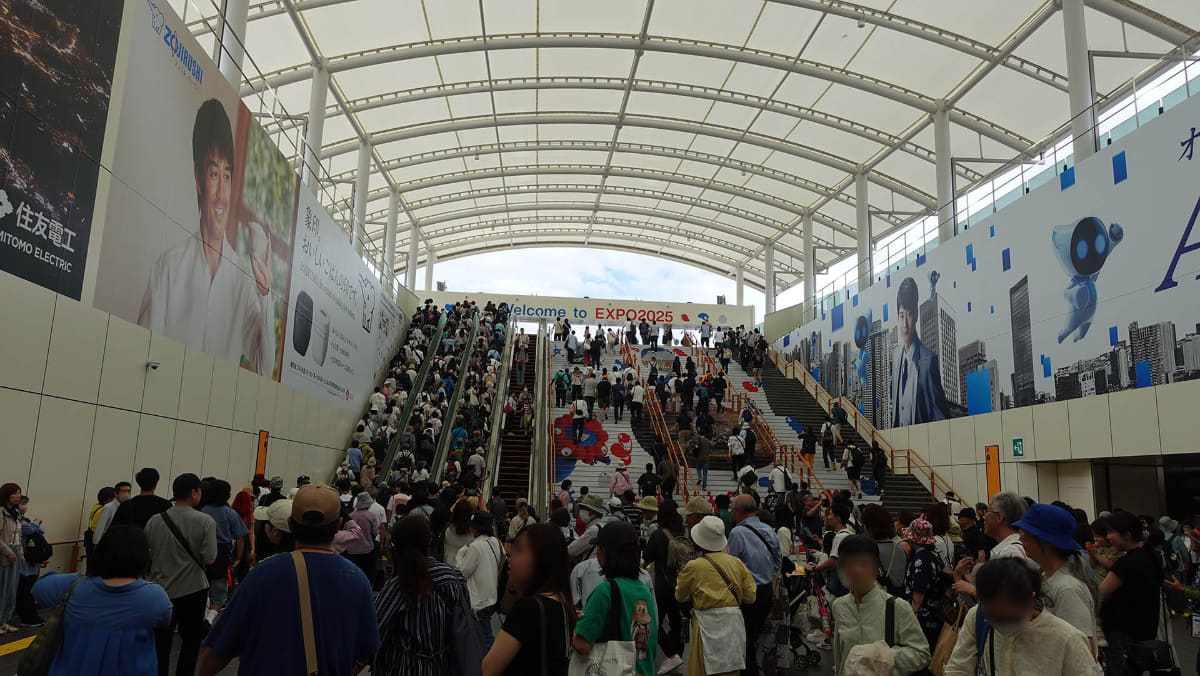 地下鉄夢洲駅。出てすぐ万博・東ゲート