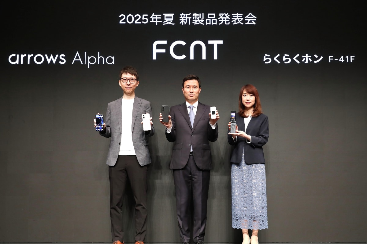 左から総合マーケティング戦略本部 外谷 一磨氏、代表取締役社長 桑山 泰明氏、マーケティング戦略本部 正能 由紀氏