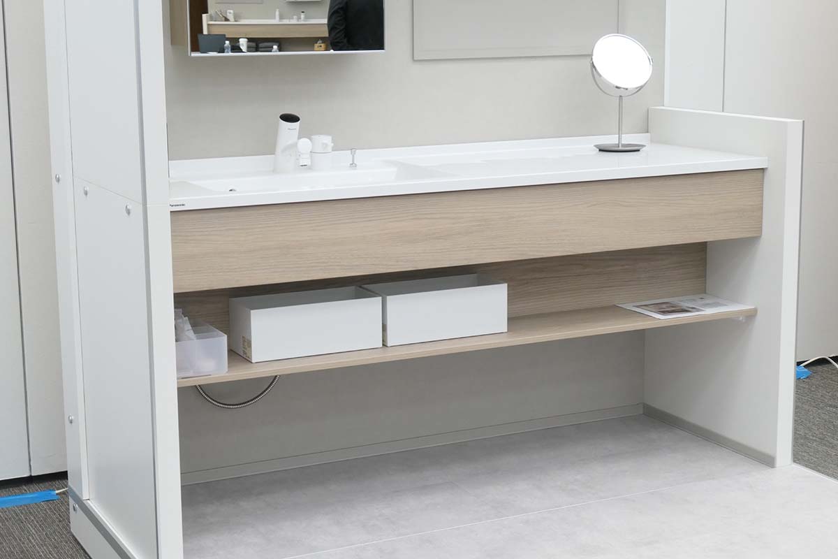 収納の引き出しをつけないことで生まれる空間を自由に使ってもらうことを狙いとする