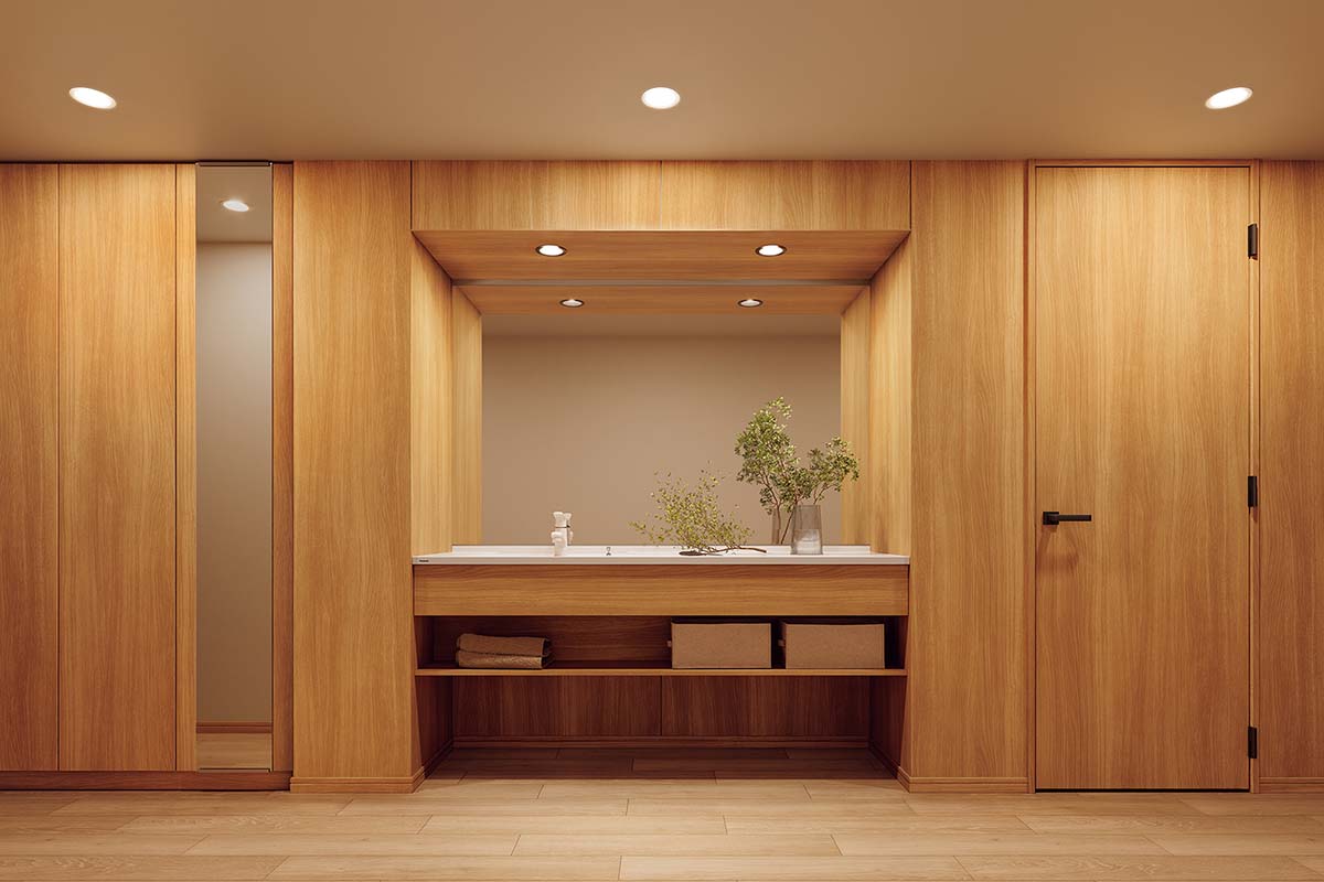 廊下に設置した洗面化粧台「フロートワイドカウンタープラン(Wall to Wallタイプ)」