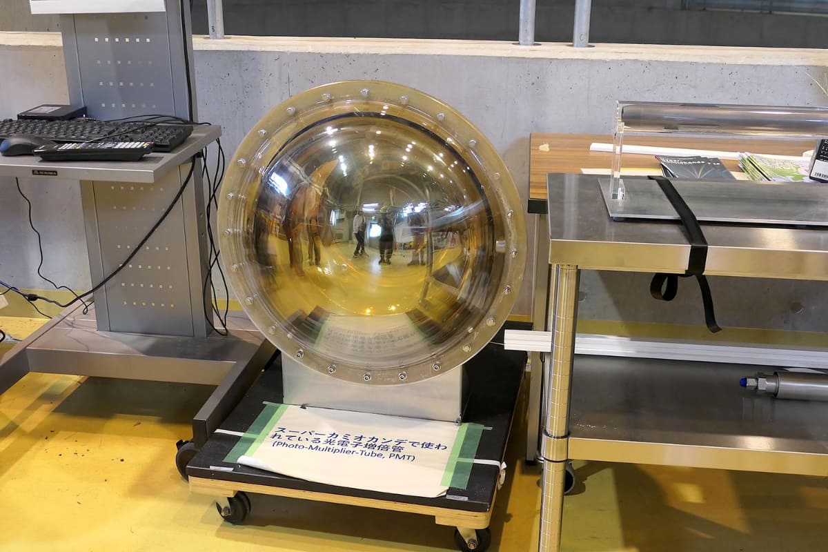 スーパーカミオカンデで用いられている「光電子増倍管」