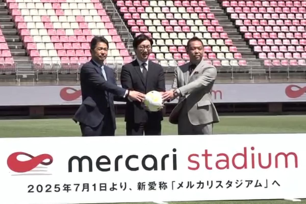 左から茨城県 大井川和彦知事、メルカリ 執行役 SVP of Japan Region 山本真人氏、鹿島アントラーズ・エフ・シー 小泉文明社長