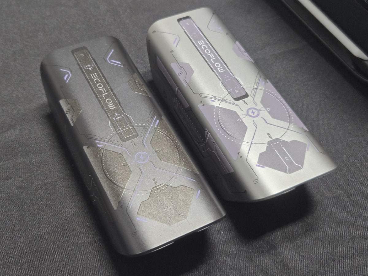 Pro-X Power Bankにはデザインケースを別途購入可能できる。現状2種類
